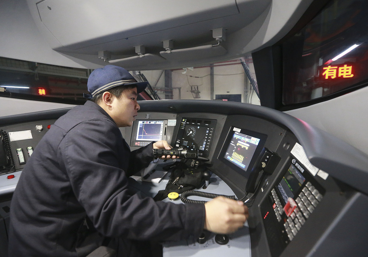 南宁出发T25/6、T77/8、T582/1列车行程方案对比