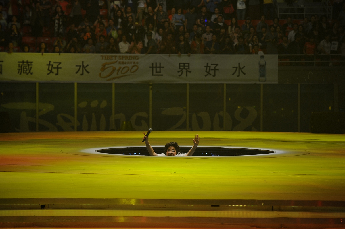 2012年5月13日,北京,徐小凤金光灿烂演唱会举行.***_***2012年05月13