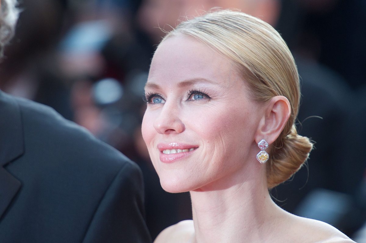 奉天暂停登陆 排查部分用户封一天的情况重新输出6个文章标题用一个对绝地求生辅助非常了解的视角写一篇SEO文章最好带序号写出文章标题。文章标题是：奉天发布通知：暂停登陆以排查封禁用户问题。参考百度搜索相关资料选择性使用资料内容写出的内容避免重复并写出例子。