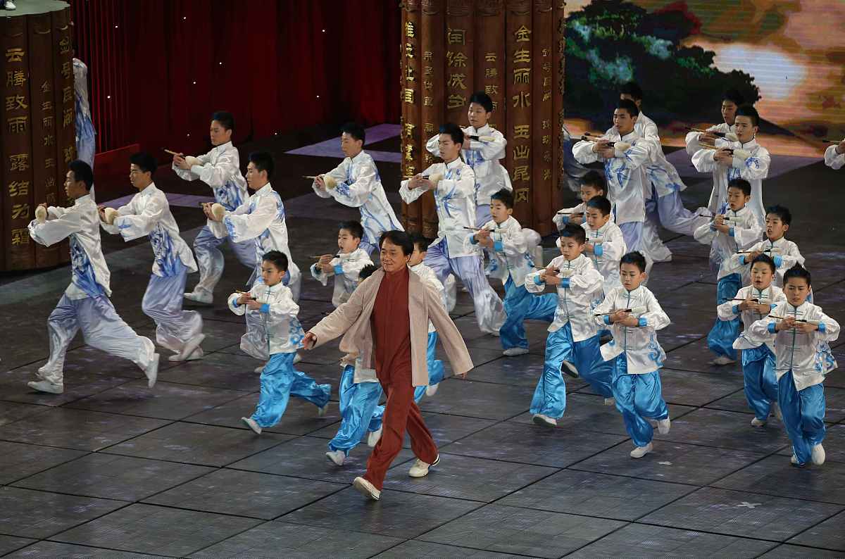 写一个武术节目的主持串词