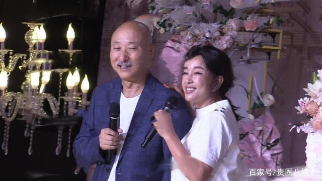 65岁朱时茂儿子办婚宴，陈佩斯刘晓庆艺术家齐聚，冯小刚抢镜