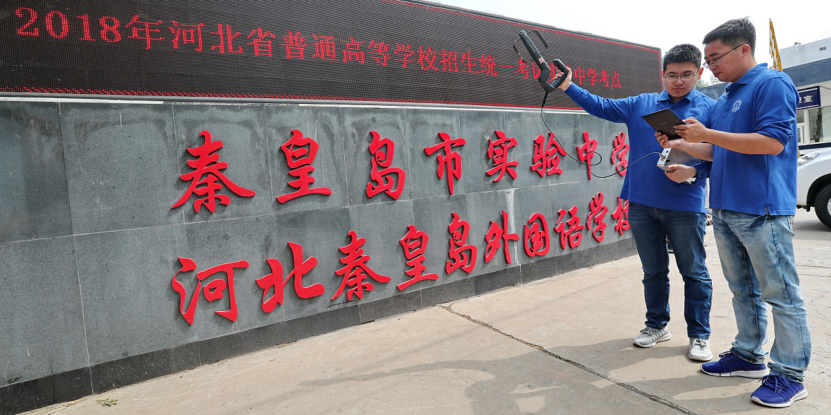 以浇铸靶材项目通关为主题开展党员揭榜挂帅的主要做法、推进情况、取得成效以及相关经验及启示。字数要求2500字左右深挖典型案例和数据。