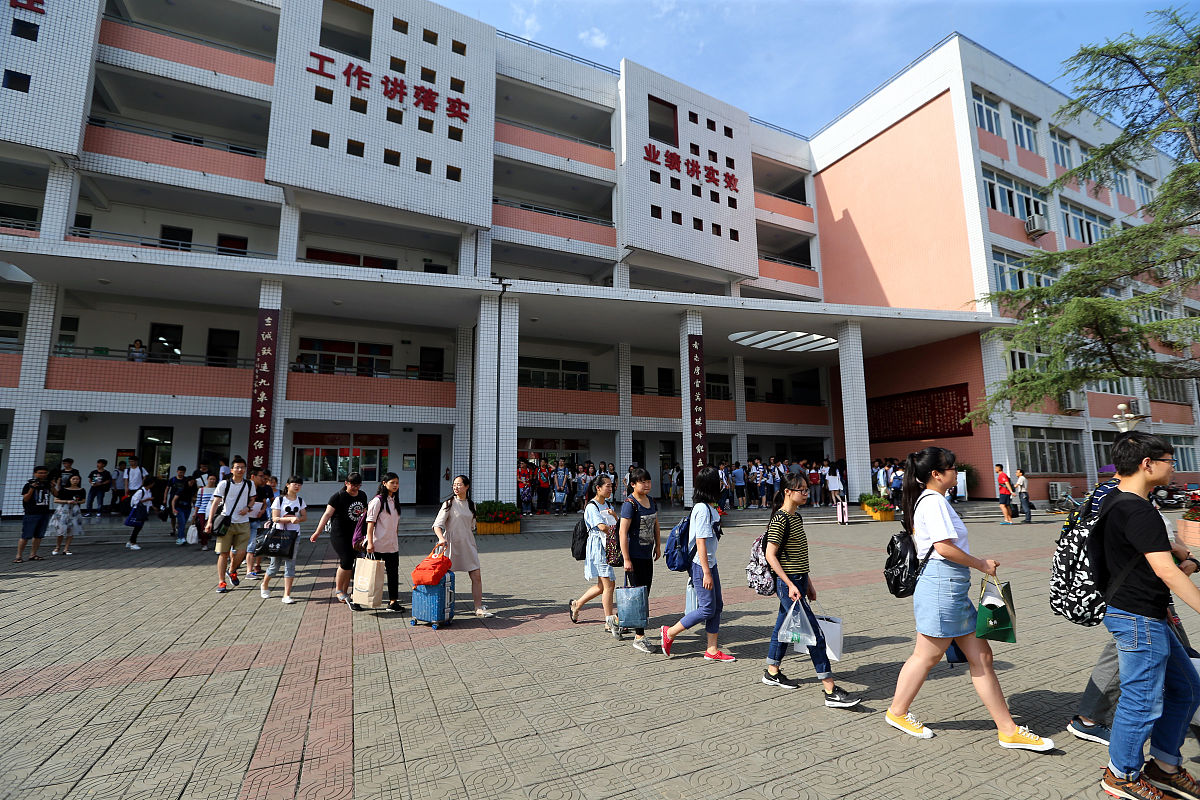 成都铁路工程学院招生条件：铸造铁路建设的中坚力量