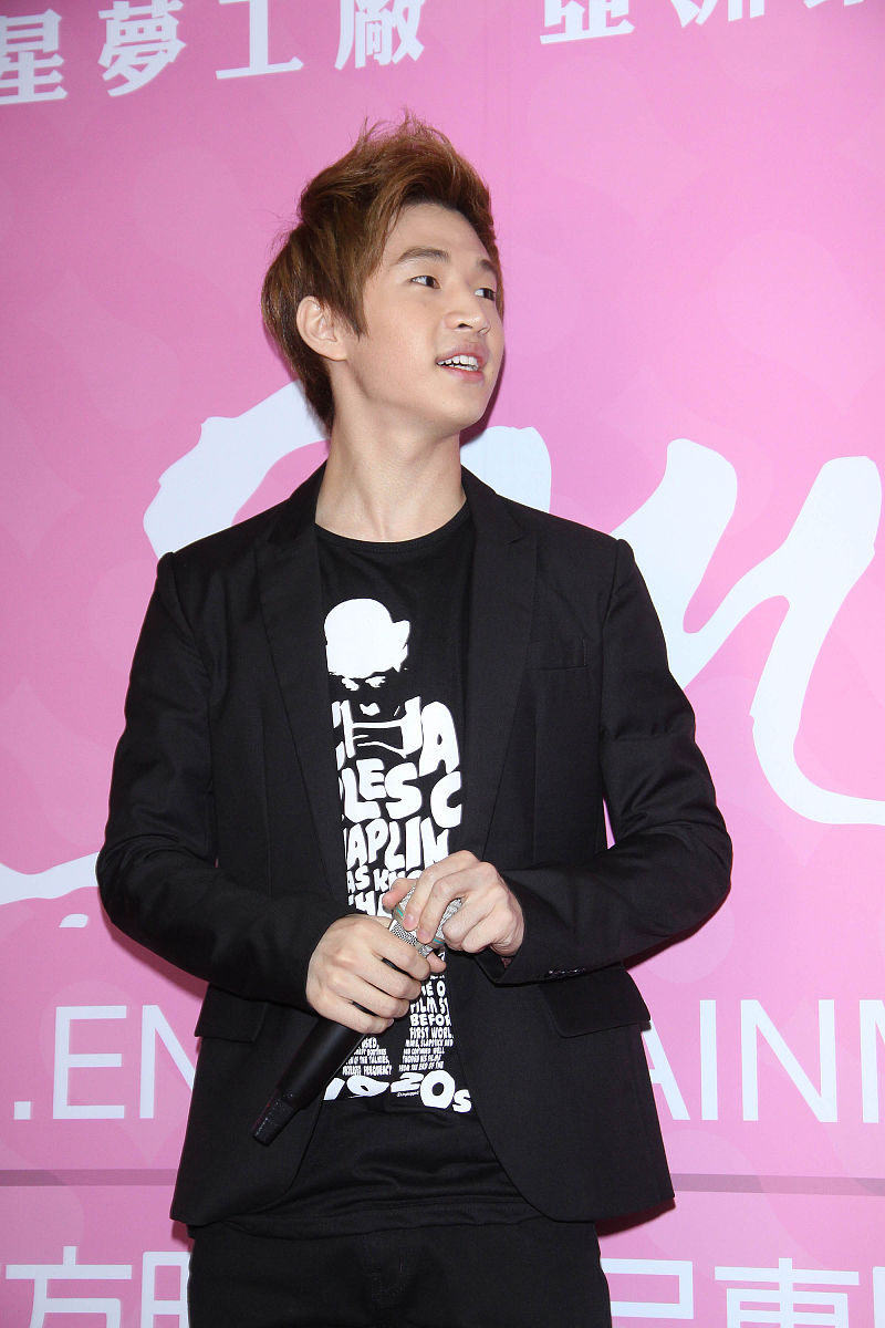 2011年7月8日,台北,"s.m.官方明星商品专门店"开业.super junior-m团