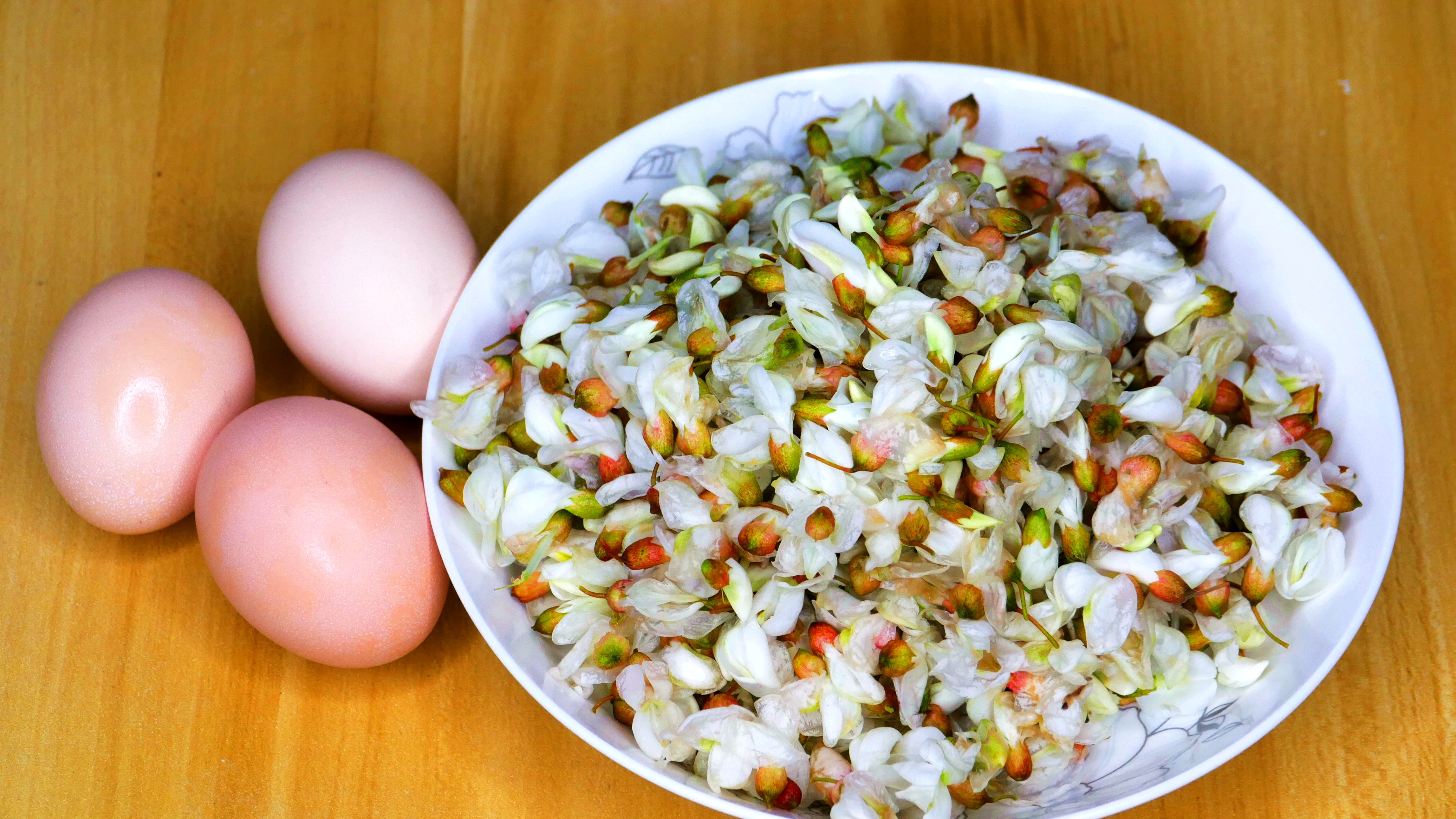 适合新手的春季时蔬,槐花炒鸡蛋 花香泗溢简单又好吃