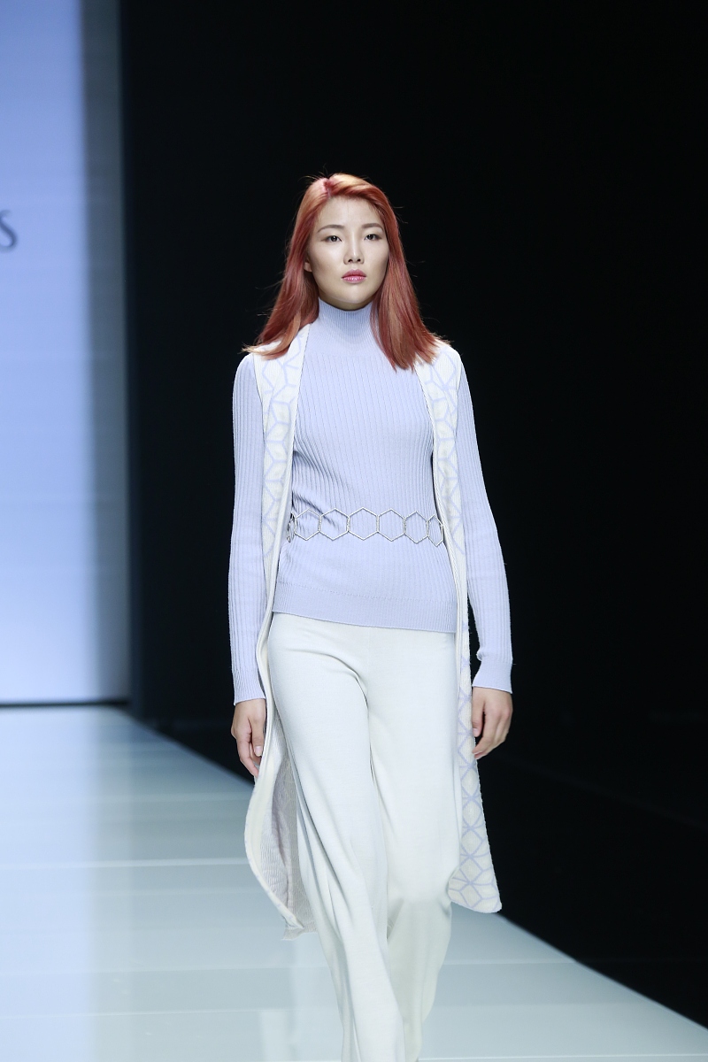 四川开设服装设计与工艺专业的中专中职学校有哪些