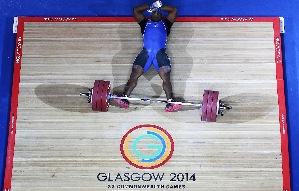 glasgow, scotland - july 30:  ivorn mcknee of barbados drops the