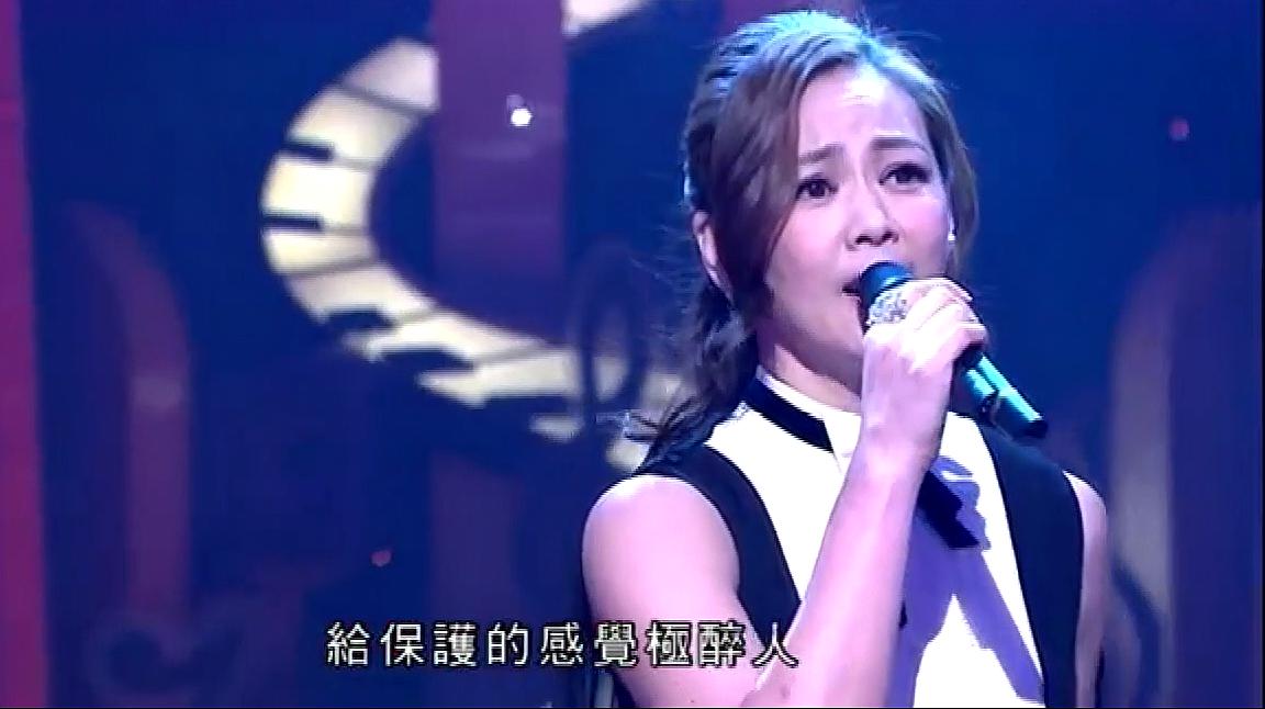 [图]王馨平现场演唱的《不要躲避我的眼睛》,真是伤感啊!