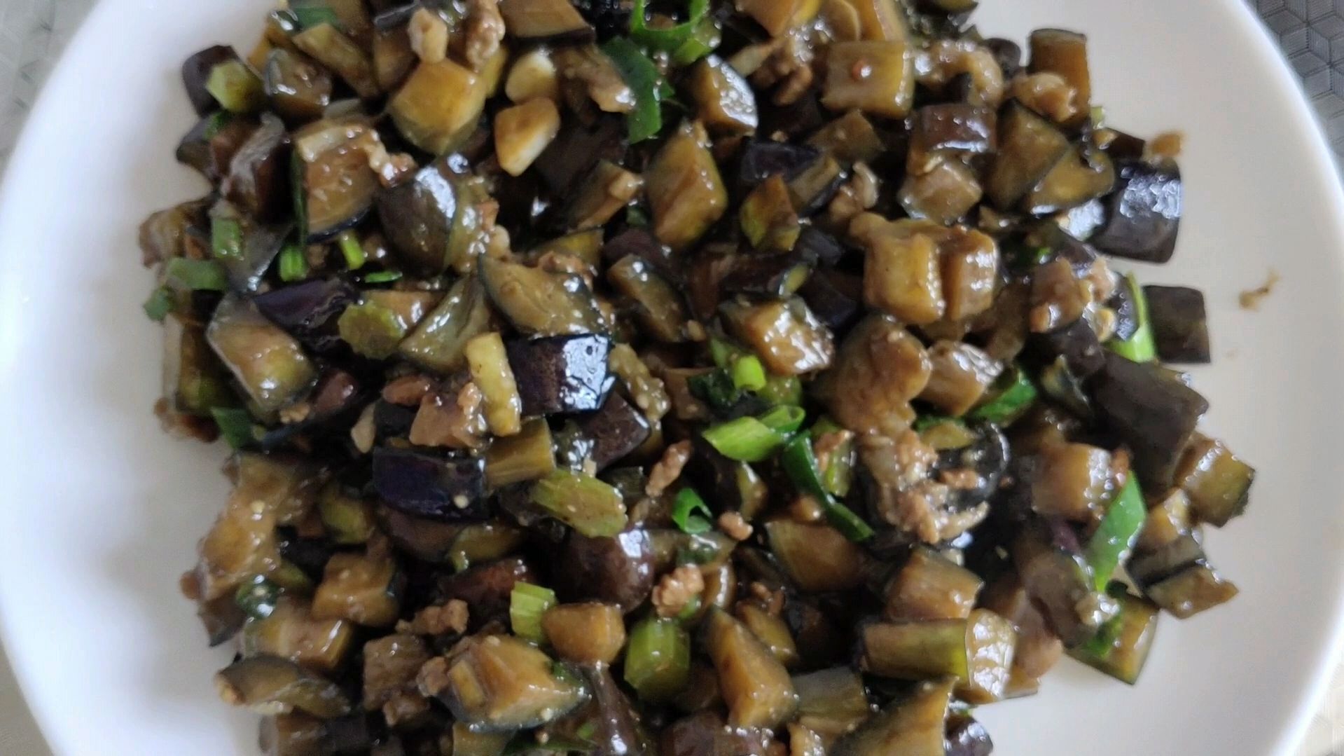 肉末炒茄子再加上这一物更美味,拌面吃一顿一大盘儿。