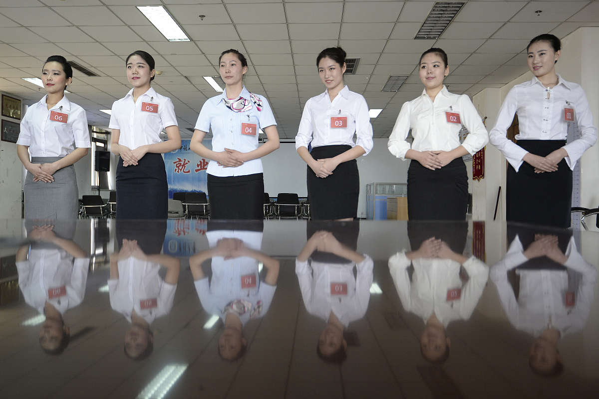 昆明空乘学校招生咨询_昆明航空铁路学校报考条件