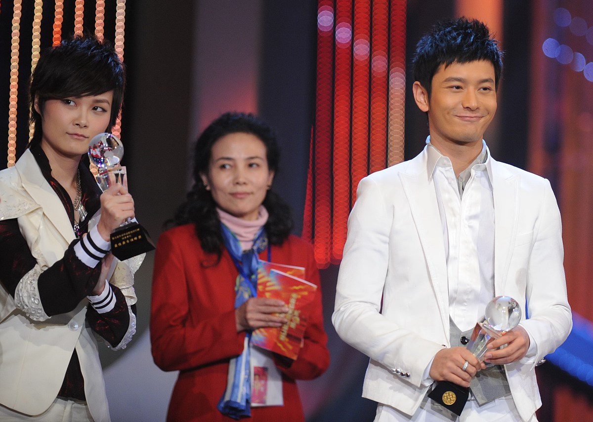 2009年11月19日,北京,第九届华语歌曲排行榜颁奖典礼举办.***_***李宇