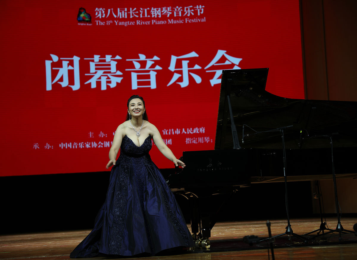 精彩串场词：舞蹈拉丁与钢琴独奏，男女主持带你感受艺术魅力