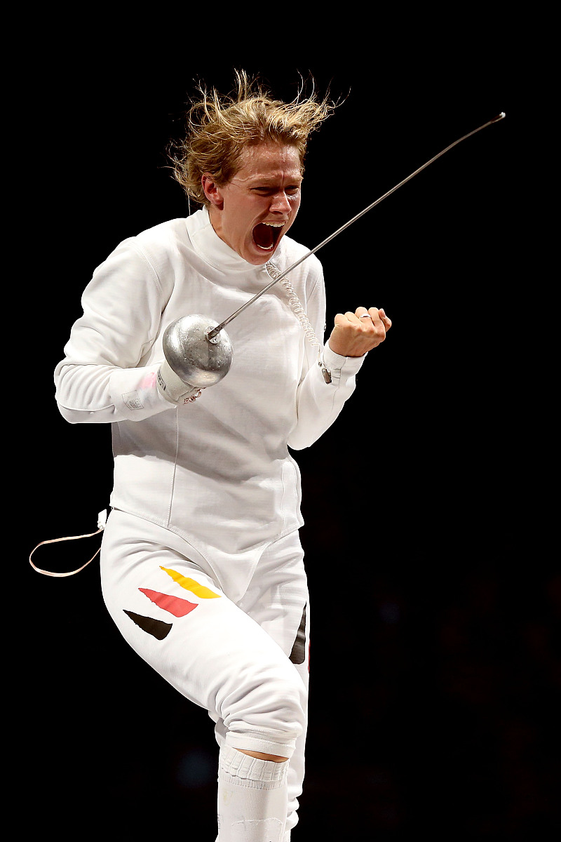 Excel函数：提取单元格中“万”前的数字