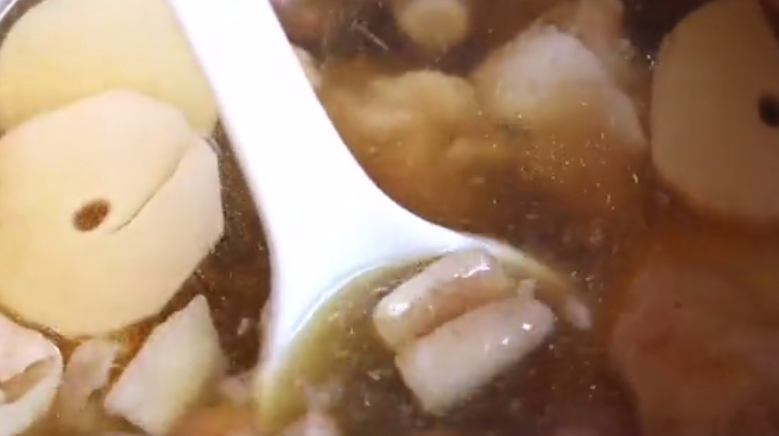 香菇竹笋炖鸡汤,味道真是鲜美,你想学么?