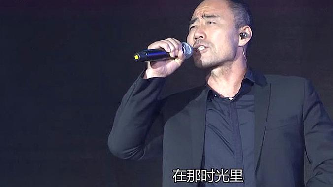 [图]旭日阳刚成名曲《春天里》唱出多少人的心酸,豪迈歌声让人难忘