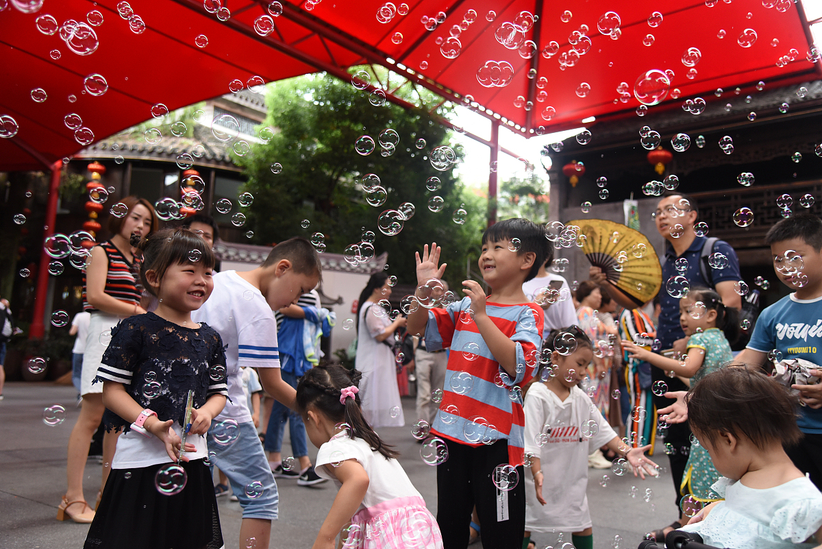 百万杭州人体验全新宋城《宋城千古情》一天18场创纪录