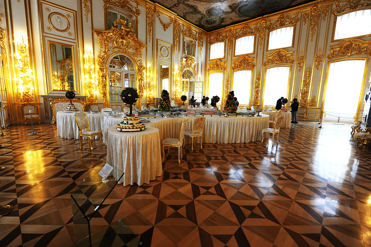 小说宴会场景描写：华丽盛宴，尽显身份与魅力