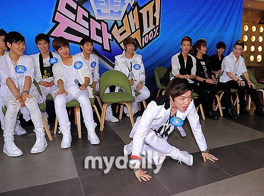 季杨杨赛车夺冠！方一凡、曹雨臣、张艺兴等好友齐聚加油