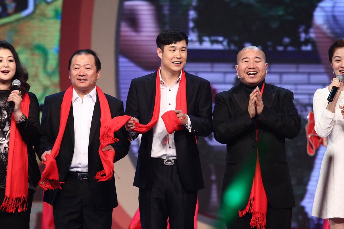 综艺节目搞笑幽默表演：欢笑背后的艺术与魅力