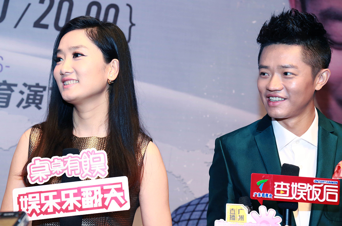 凤凰传奇不解散的真相：曾毅妻子罕见曝光，颜值高气质温婉