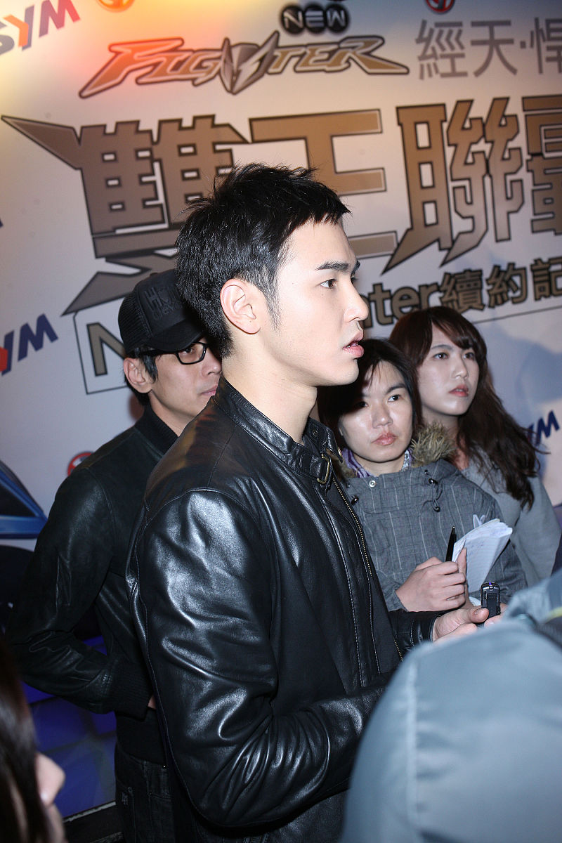 《[电视剧名称]》感情线升级！金瀚曹雨臣坦诚相爱，打破黑白世界设定