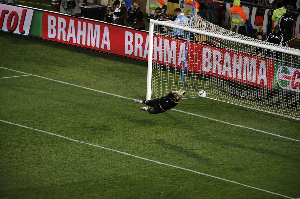 2010年6月28日,南非约翰内斯堡,2010世界杯1/8决赛,巴西vs智利.***_**