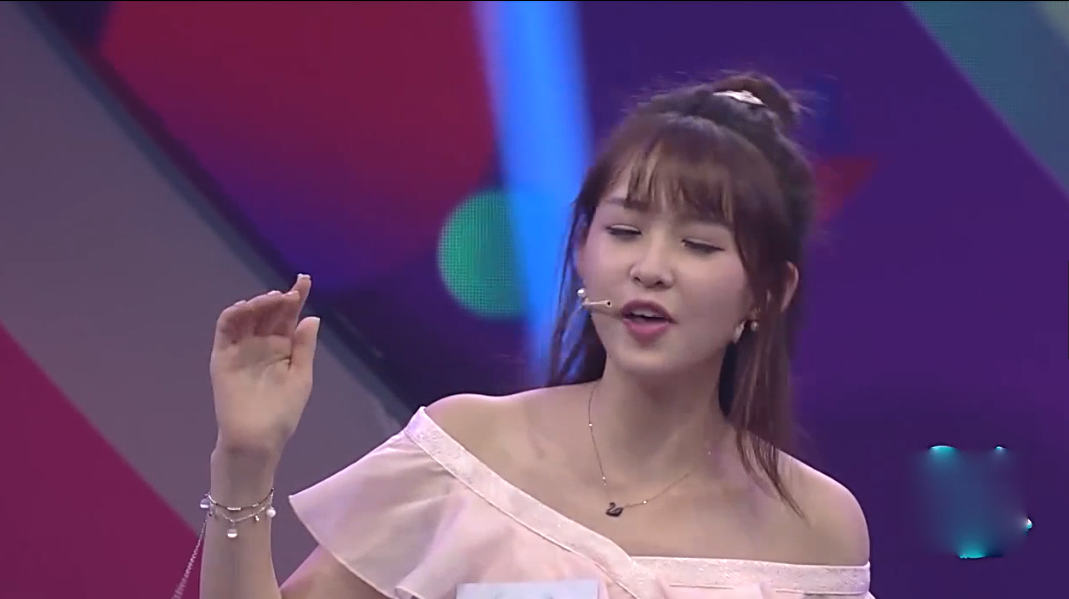 影帝被说身上挺多病的,现场被人送核桃,让他补肾又健脑