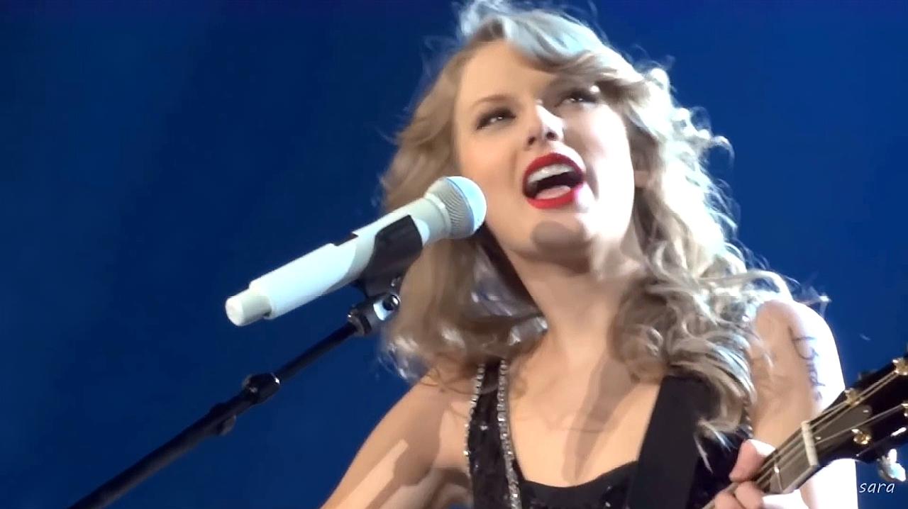 [图]霉霉Taylor Swift现场演唱《Long Live》,这个现场太美了