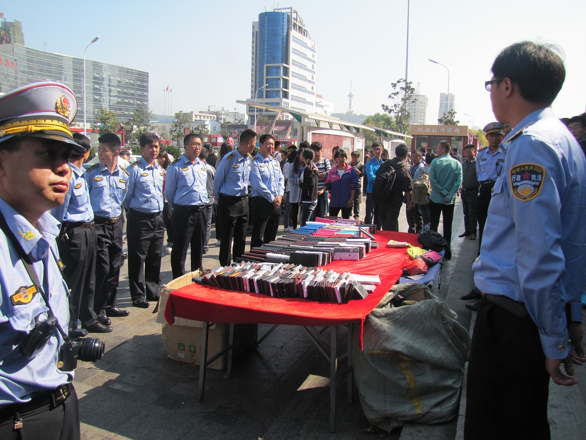 管执法大队：城市管理和社会治安维护的重要力量