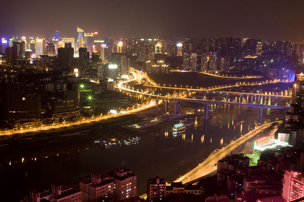 2009年7月8日,重庆市区风光,夜晚的商厦和商场.