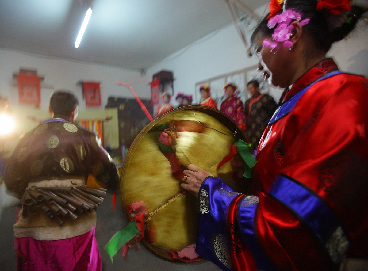 ***_***2011年1月13日,牡丹江小依兰岗村,满族祭祖,查玛跳神唱曲 (2)
