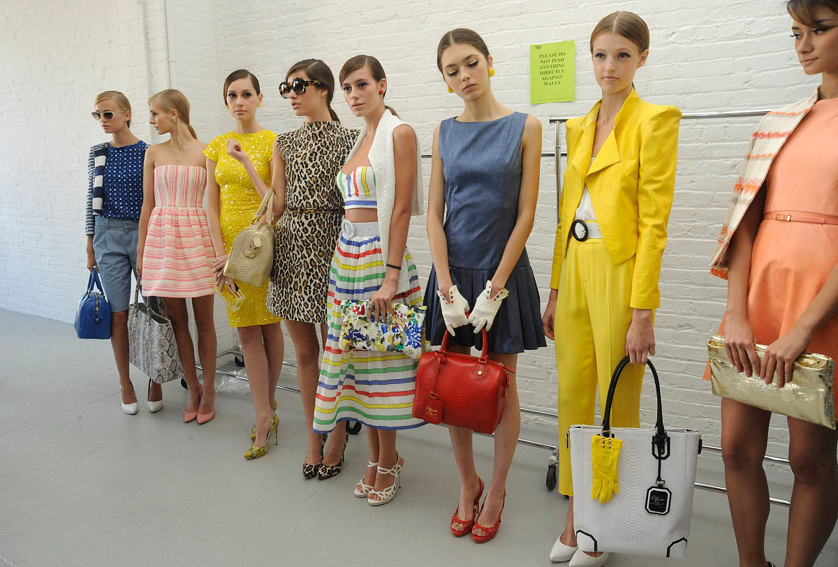 北美女士连衣裙服装市场规模直接竞争者