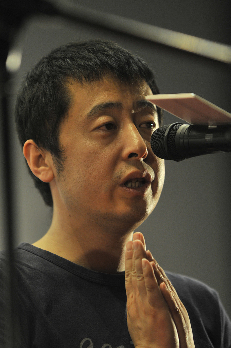 2010年7月4日,浙江宁波,电影《海上传奇》宣传发布会.  (应摄影师要求