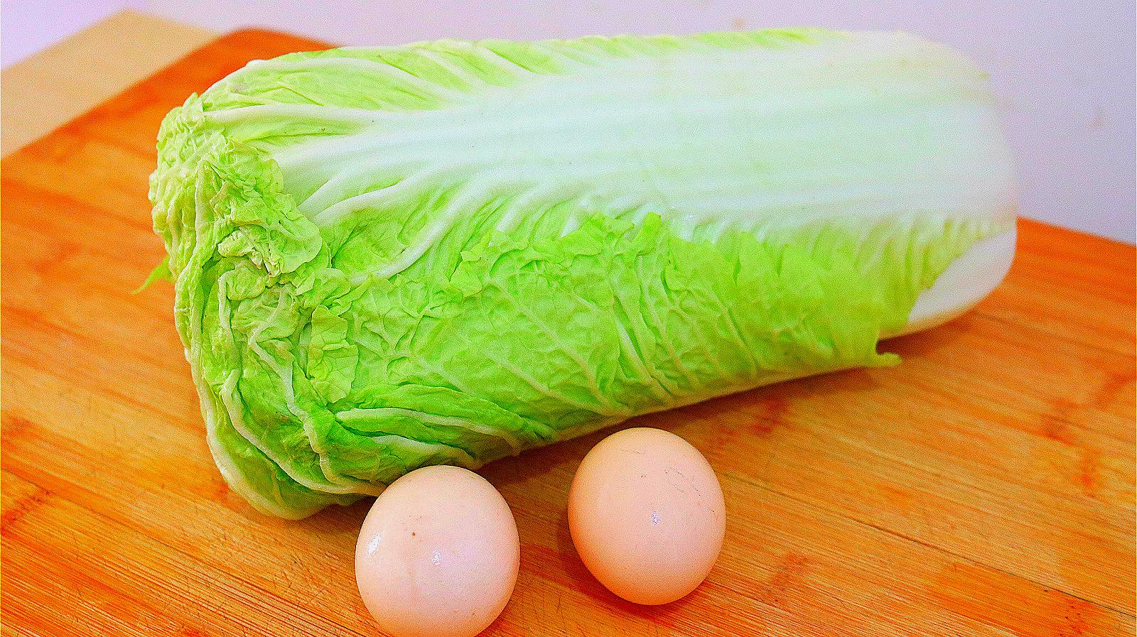 1颗白菜,加2个鸡蛋,农村媳妇教你这样做,老公三天两头点名要吃