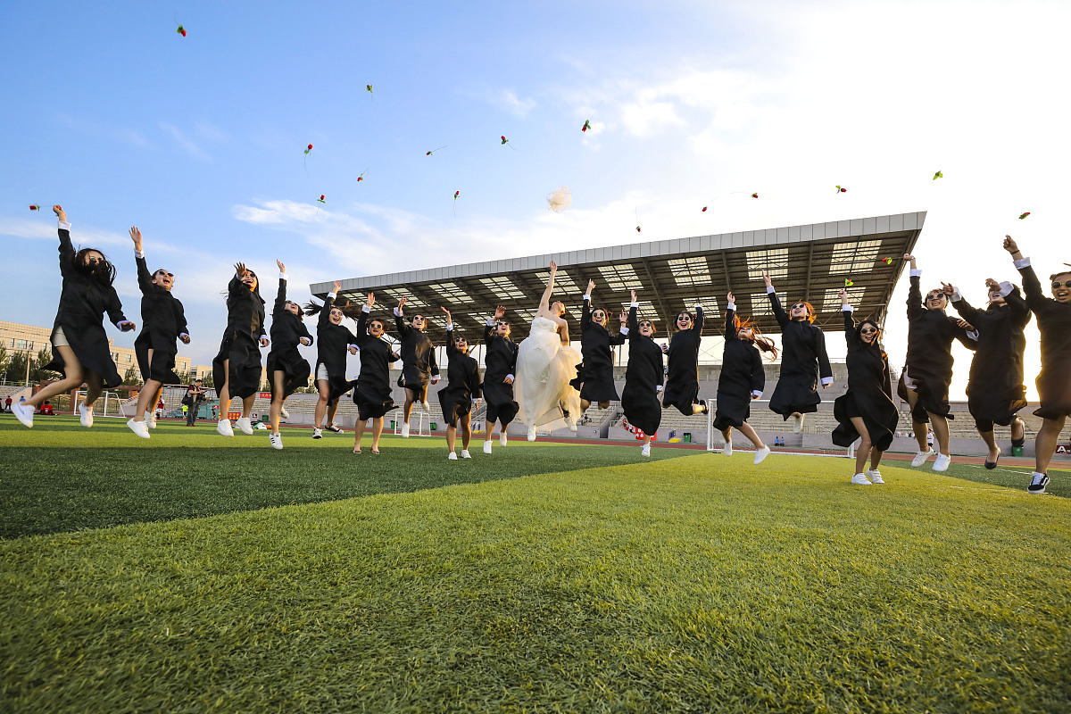 高中毕业女生职业规划：高级护理值得考虑吗？