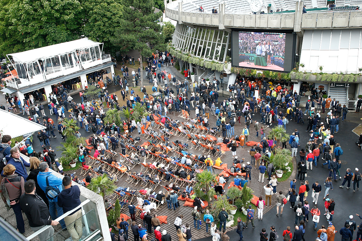 这是样本的结构reviewerID A3EBHHCZO6V2A4 asin 5555991584 reviewerName Amaranth music fan helpful 3 3 reviewText Its hard to believe Memory of Trees came out 11 years ago;it has held up well over the passage o