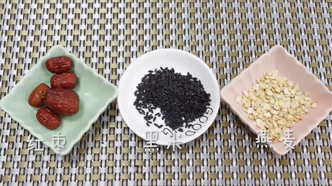 让宝宝爱上喝粥,家中必备万能燕麦粥,增强宝宝食欲,再也不偏食