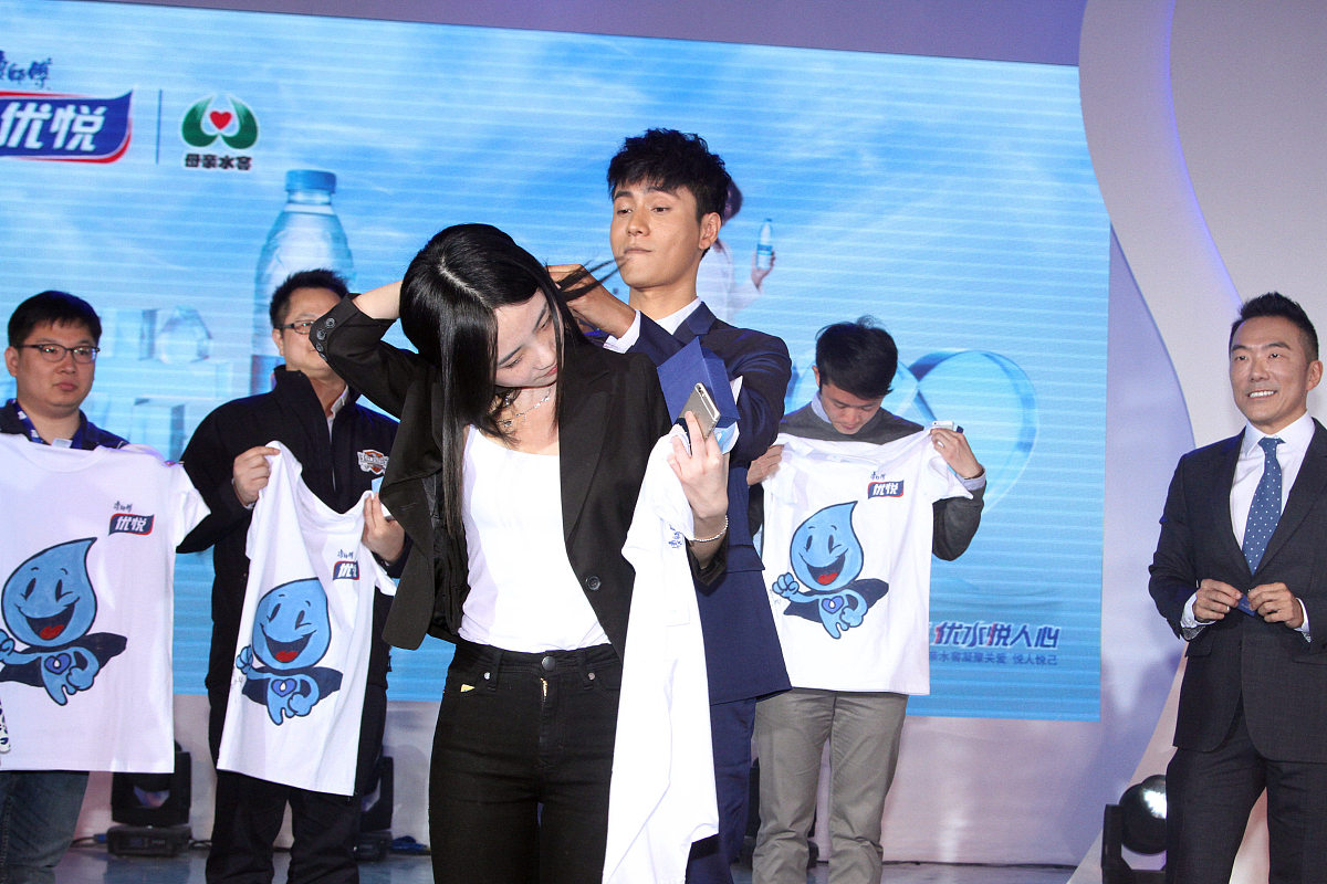 康师傅矿泉水吸引新老客户参加活动培养客户对企业的信任与好感达到提升客户满意度和培养忠诚客户的目的。要求活动策划内容完整流程清晰活动新颖具有较好的可行性。策划应包括活动目的、活动主题、对象、活动方式、活动时间和地点网站、参与方式、实施细则、人员分配、注意事项、效果预估等。