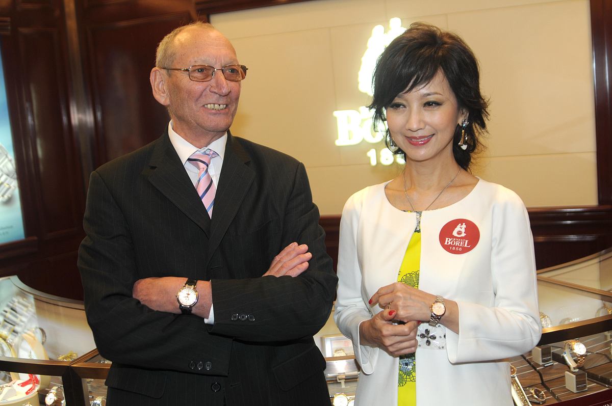 赵雅芝早婚故事：21岁嫁给比她大十岁的普通医生