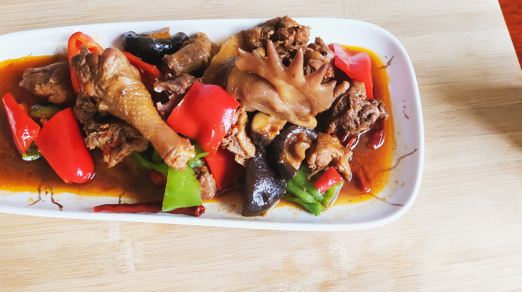 去超市买三黄鸡,结果发现错拿成老母鸡,这样做出来美味又好吃