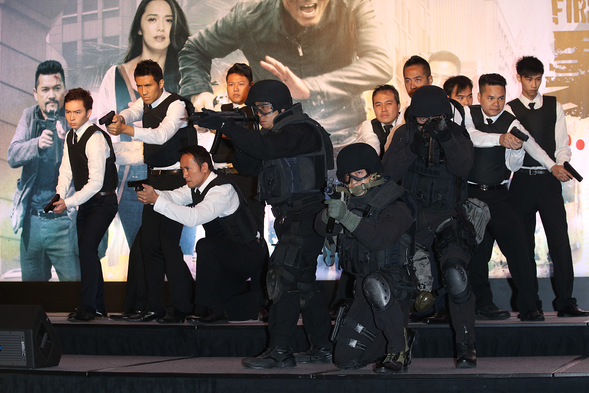 卧底警察险遭同窗背叛！  惊险营救，揭露黑社会惊天秘密