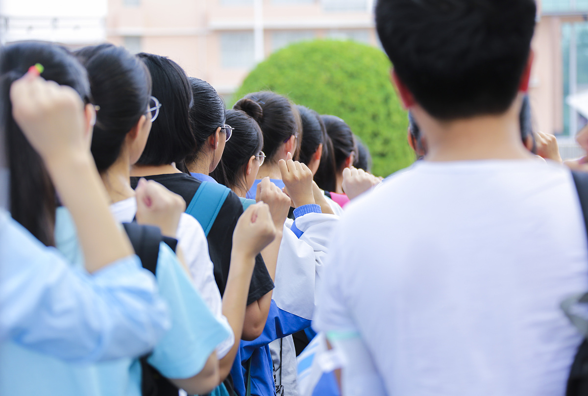 写一篇关于学院内组织心理活动游戏的策划案