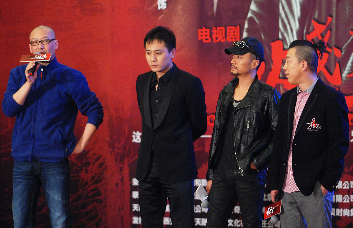 2012年02月28日,北京,抗战年代大戏《火线三兄弟》举行关机发布会.***