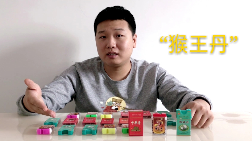 小鹏哥试吃童年零食“猴王丹”结果一大口下去就认怂了