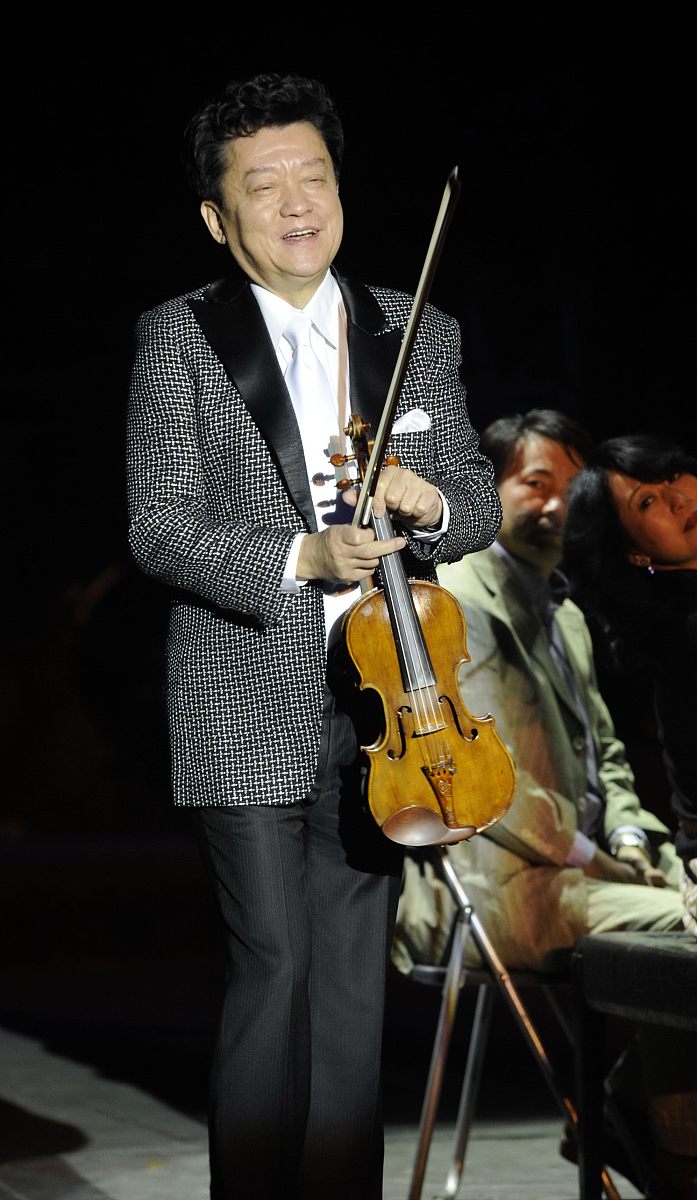 2008年9月26日,北京,国产音乐剧《蝶》举行原有版本的最后一场绝版演