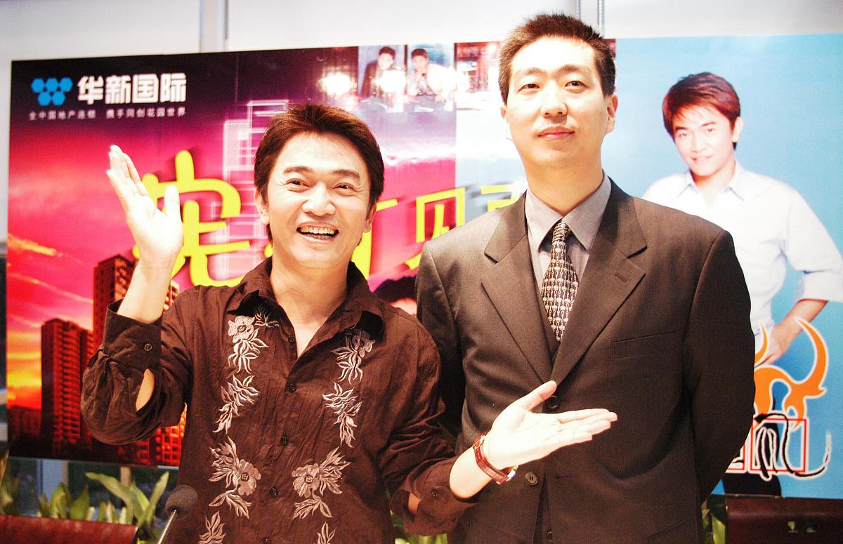 搞笑的宪哥与人合影也与众不同.+++_+++吴宗宪,主持人
