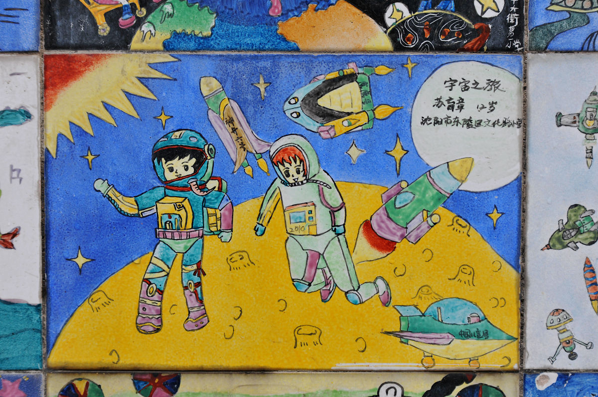 遨游未来宇宙：少女与科学幻想的奇幻之旅