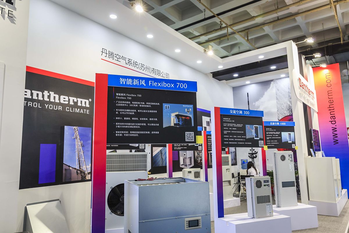 写一篇关于汽车滤清器公司参加汽配展会获奖的微信公众号文章