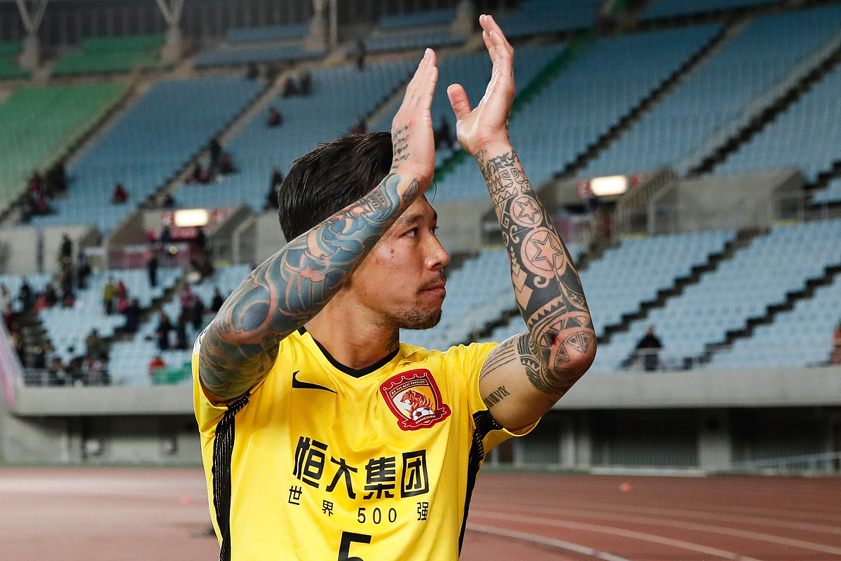 2018亚冠小组赛g组:大阪樱花0-0广州恒大淘宝 赛后恒大众将向远征军致