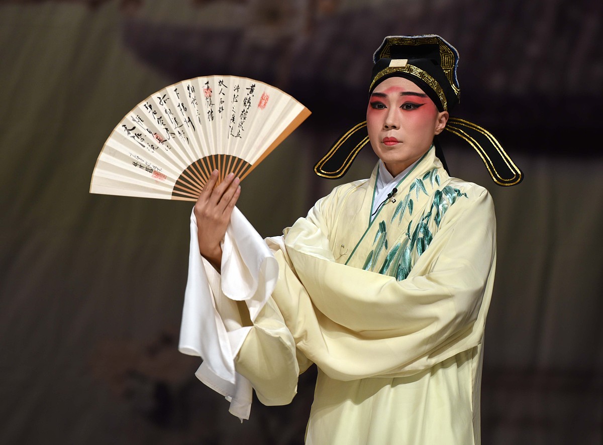 2015年8月29日,江苏淮安,昆曲摘锦版《牡丹亭》在淮首演.***_***